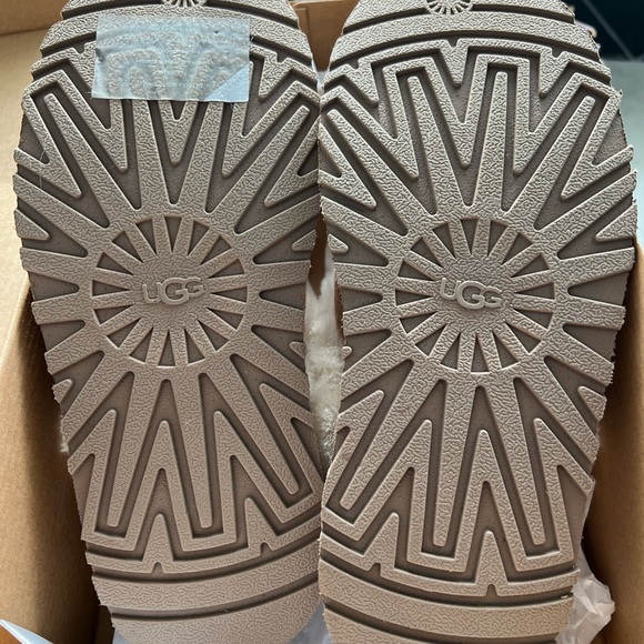 BNIB UGG Disquette, W size 6 - Picture 3 of 4